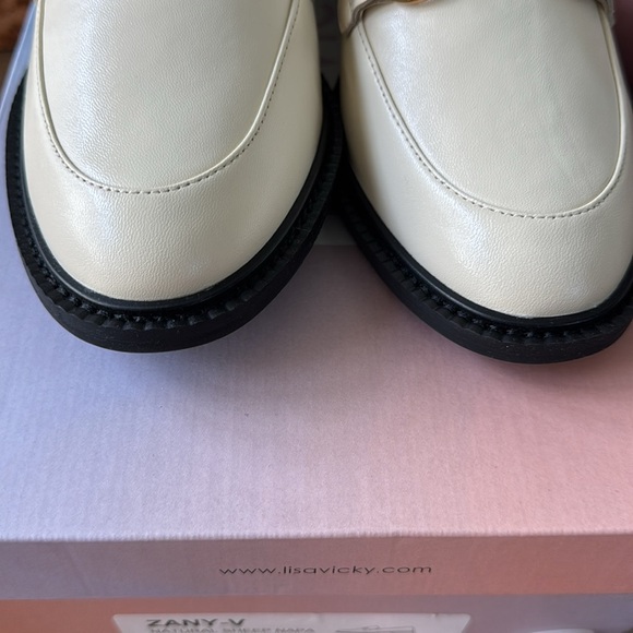 Lisa Vicky Zany-V Natural Sheep Napa Cream Horsebit Buckle SZ 7 NWT and Box - Picture 10 of 11